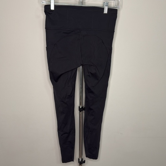 Lululemon Align HR Pant 25” Pockets. Size 6 - Picture 6 of 6